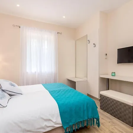 & Milcetic D Gostinjska kuća