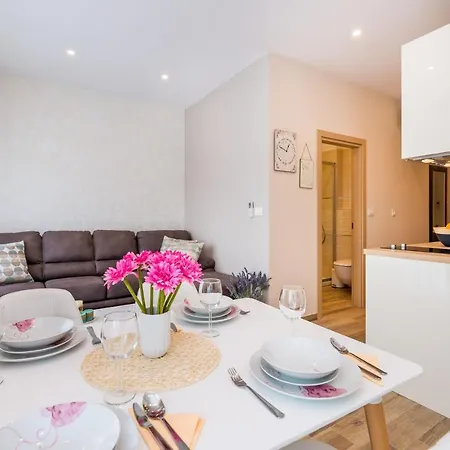 & Milcetic D Gostinjska kuća Malinska