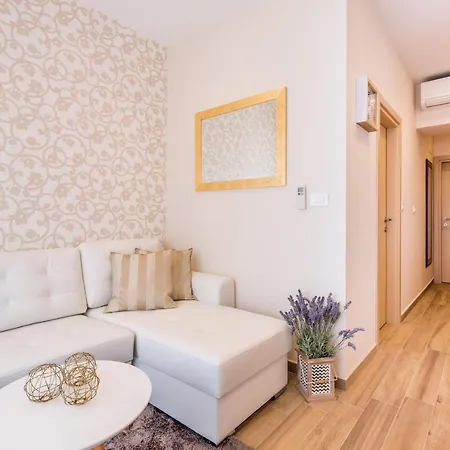 & Milcetic D Gostinjska kuća